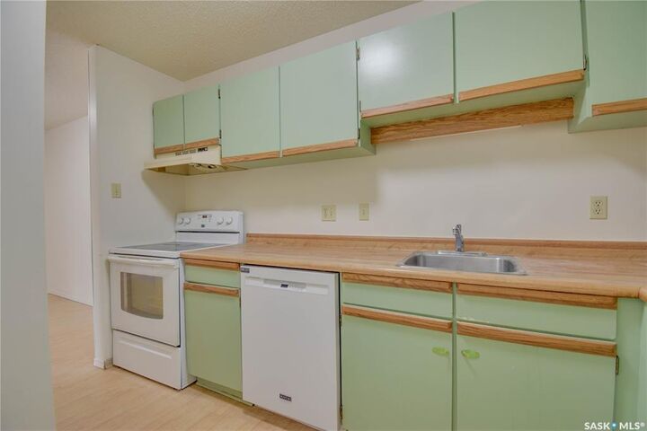 Property Photo:  375 Kingsmere Boulevard 101  SK S7J 4J6 