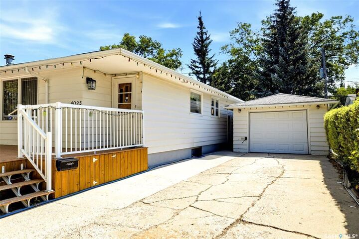 Property Photo:  4023 McPhail Avenue  SK S4S 1G1 