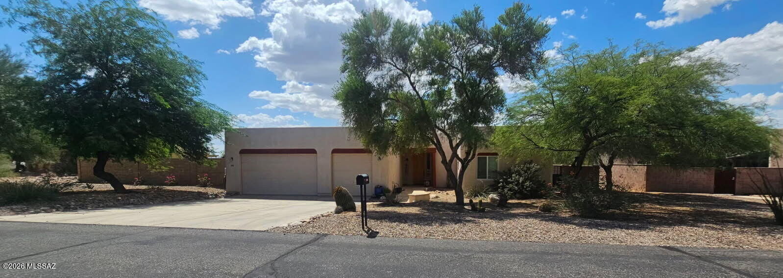Property Photo:  13992 S Broken Spoke  AZ 85641 