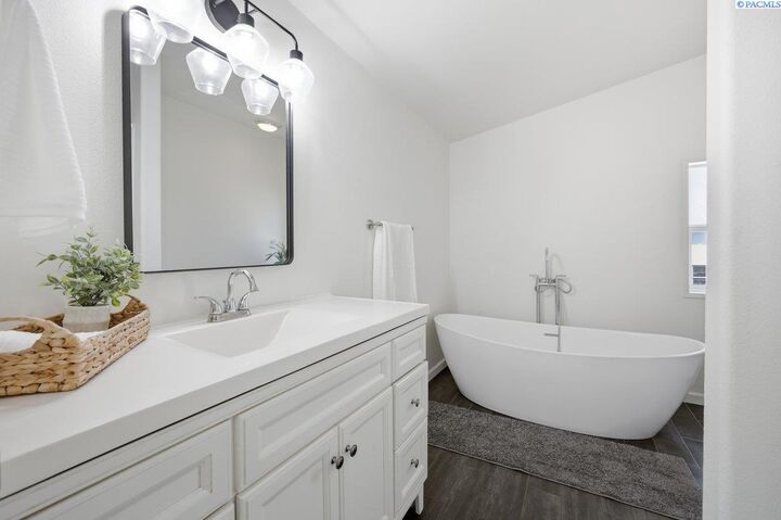 Property Photo:  316 S 9th St  WA 99320 