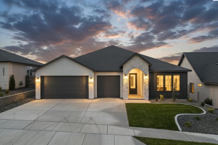 Property Photo:  3009 Whitesage Ave  WA 99352 