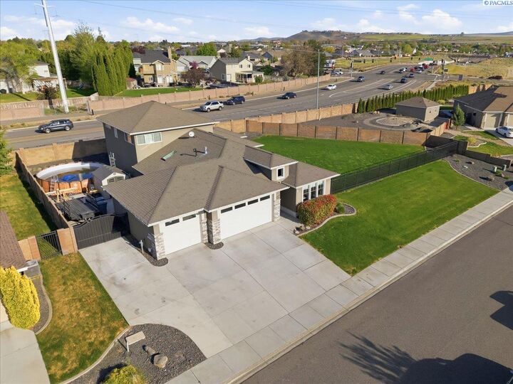 Property Photo:  2576 Tiger Lane  WA 99352-8864 