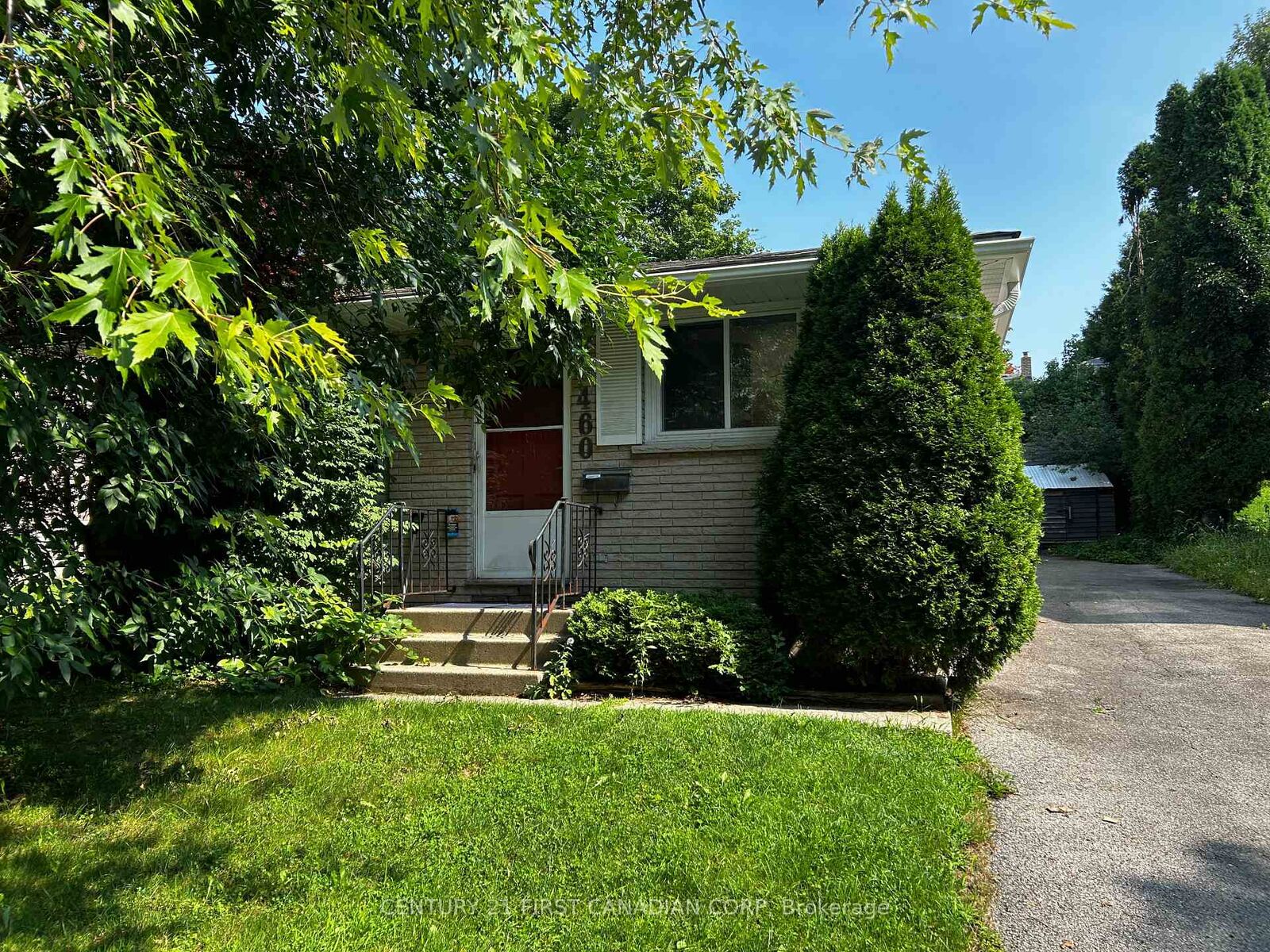 Property Photo:  460 Castlegrove Boulevard Room 2  ON N6G 1K8 