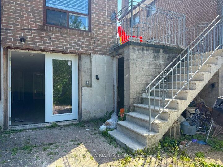 Property Photo:  65 Newlin Crescent Lower  ON M3L 1X5 