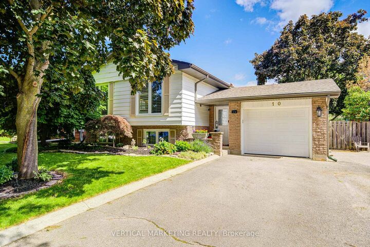 Photo de la propriété: 10 Crabapple Court ON N3R 5X9