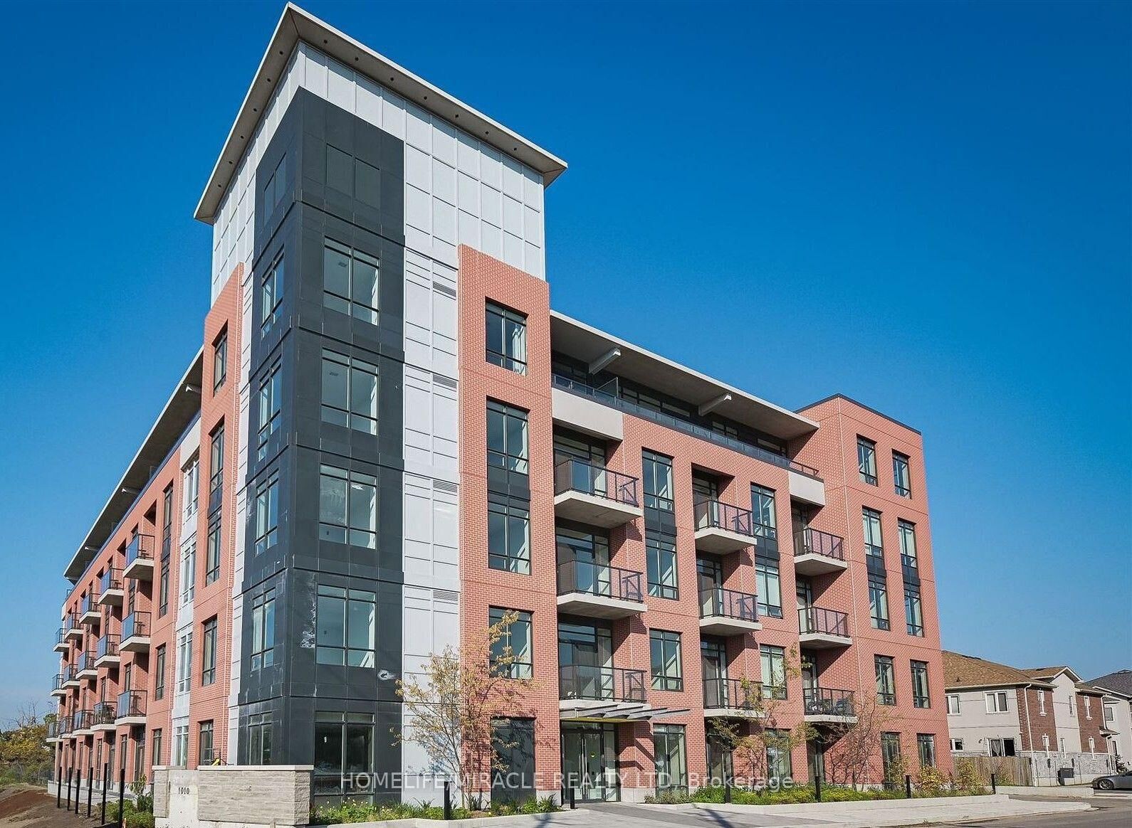 Property Photo:  1010 Dundas Street E 220  ON L1N 2K2 