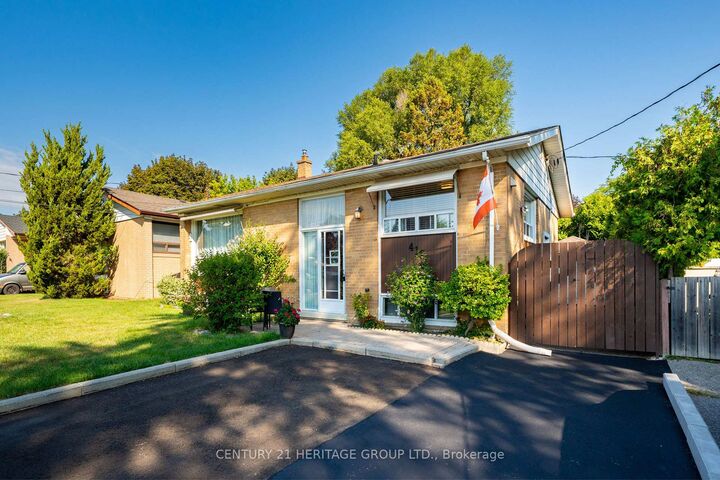 Property Photo:  417 Paliser Crescent S  ON L4C 1S2 