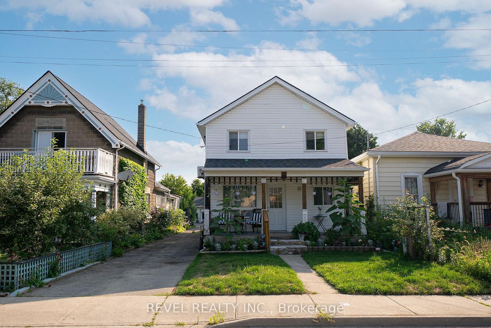 Property Photo:  20 Fair Avenue Upper  ON N3S 2M5 