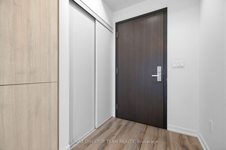 Property Photo: 52 Forest Manor Road 707 ON M2J 1M6