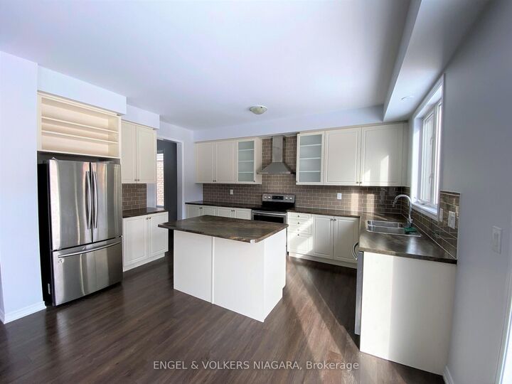 Property Photo:  8576 Sweet Chestnut Drive  ON L2H 0N1 