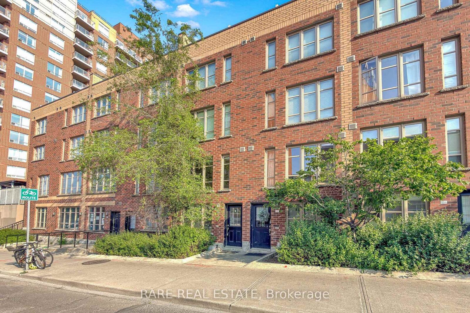 Property Photo:  21 Ruttan Street 140  ON M6P 0A1 