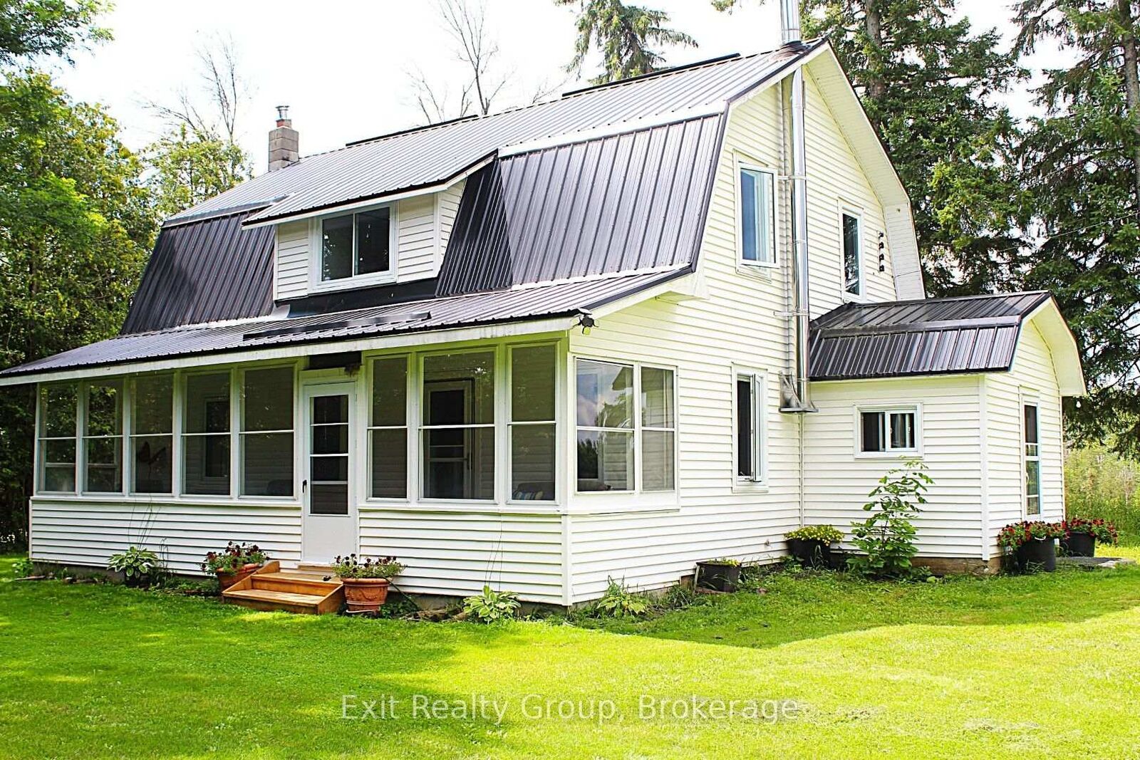 Property Photo: 283 Clemenger Road ON K0K 2M0