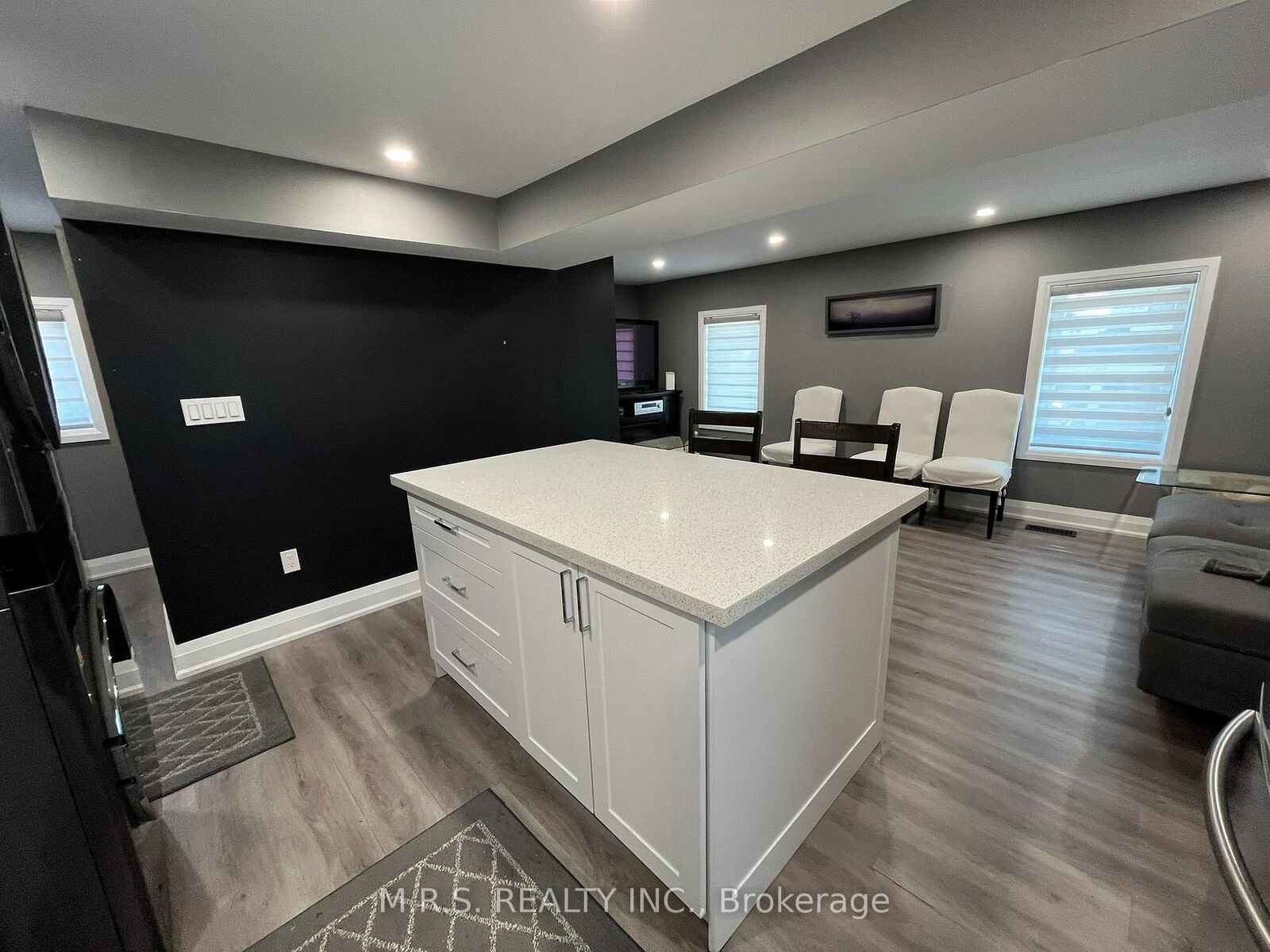 Property Photo:  26 Hillcrest Avenue 2  ON L6W 1Y8 