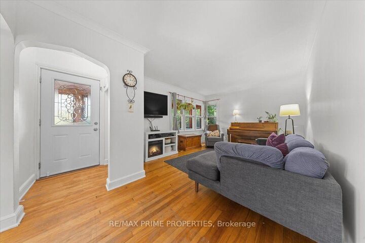 Property Photo: 1273 Thames Street ON K1Z 7N1