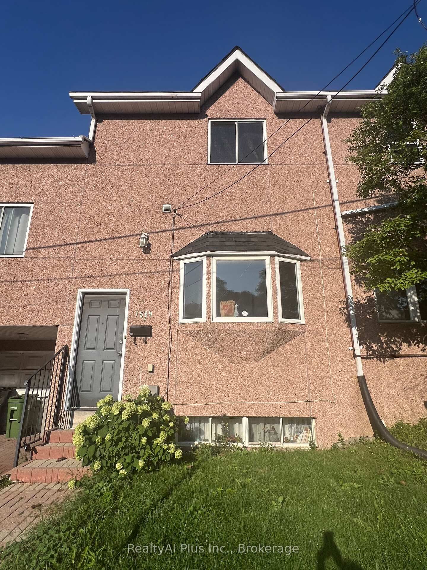 Property Photo: 1569A Kingston Road ON M1N 1R9