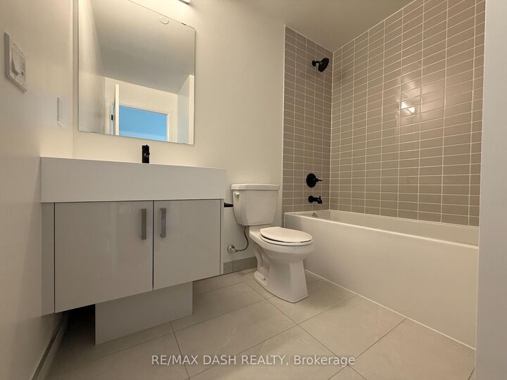 Property Photo:  280 Dundas Street W 2709  ON M5T 0E3 