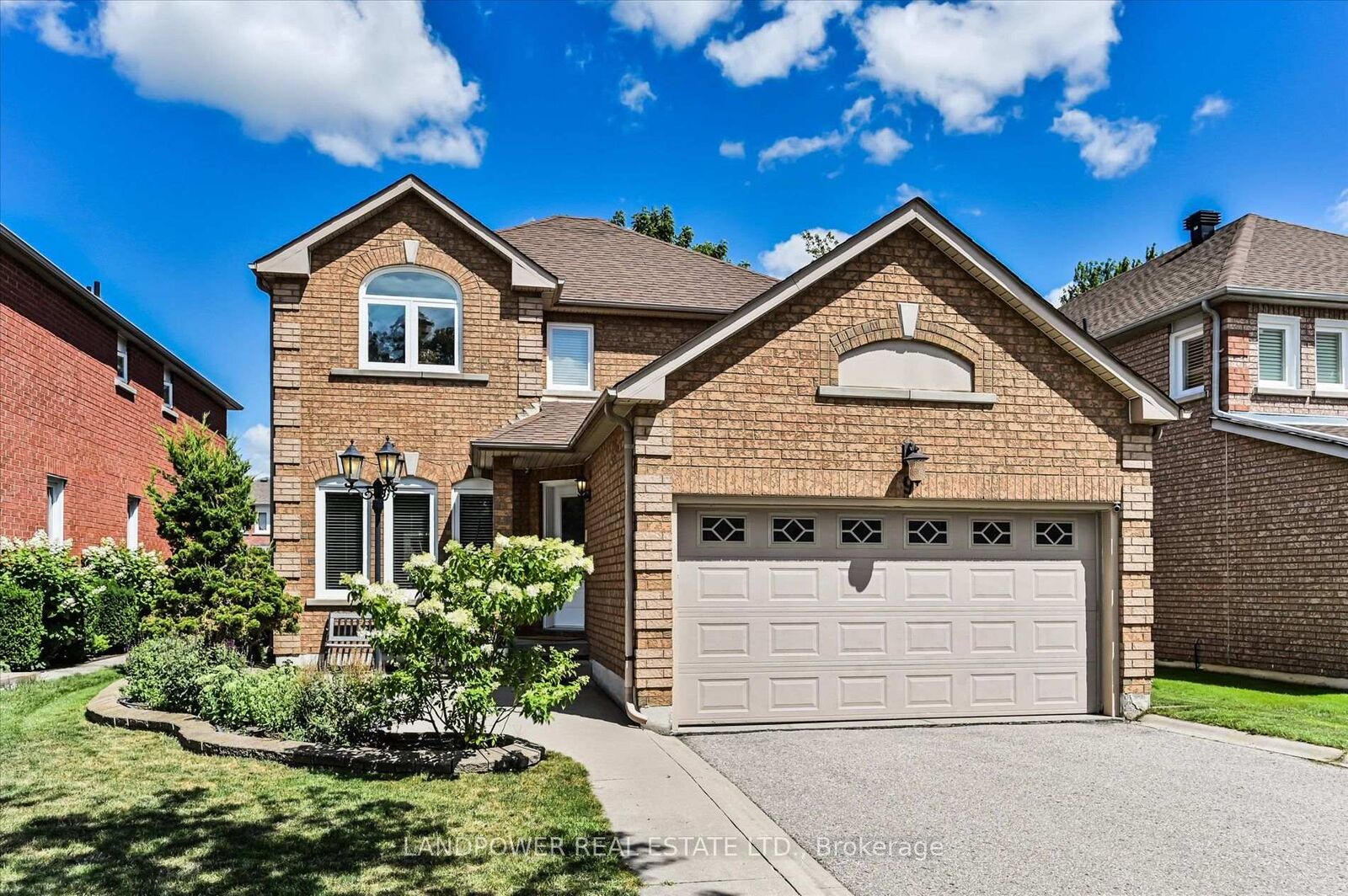 Property Photo: 9 McCoy Court ON L4S 1B6