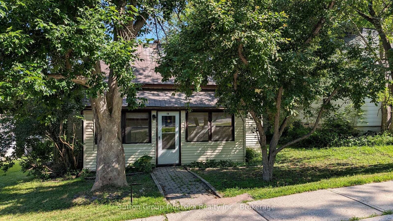 Property Photo: 18 Susan Street W ON P1H 1X4