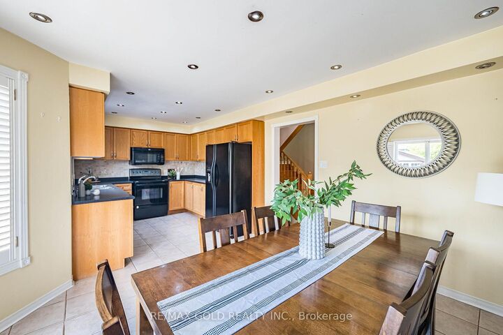 Property Photo: 48 Redfinch Way ON L7A 2B2