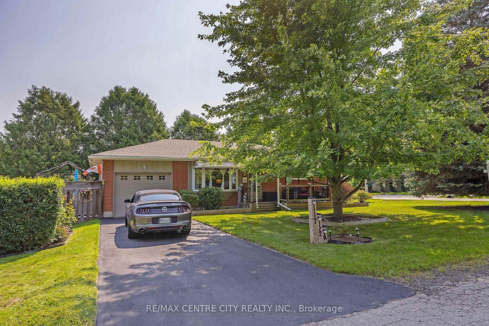 Property Photo: 117 1/2 Flora Street ON N5P 2Y1