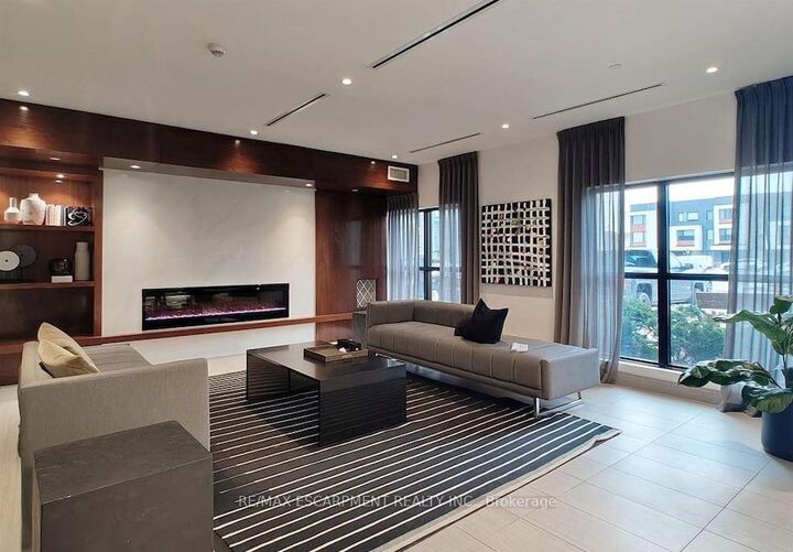 Property Photo:  102 Grovewood Common 425  ON L6H 0X2 