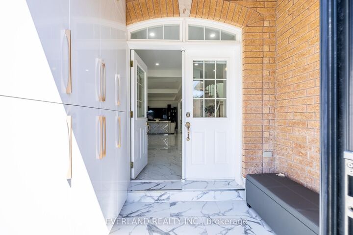 Property Photo: 10 Megarry Court ON L4S 2S3