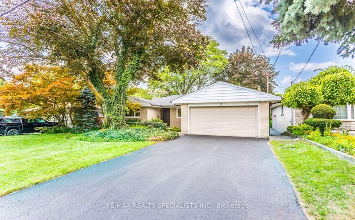 Property Photo: 22 Heathview Avenue ON M2K 2C1