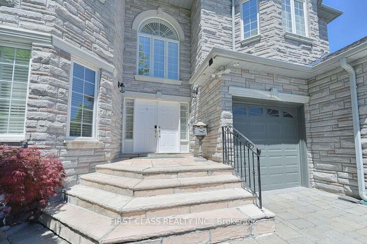 Property Photo:  2 Wainwright Avenue  ON L4C 5R5 