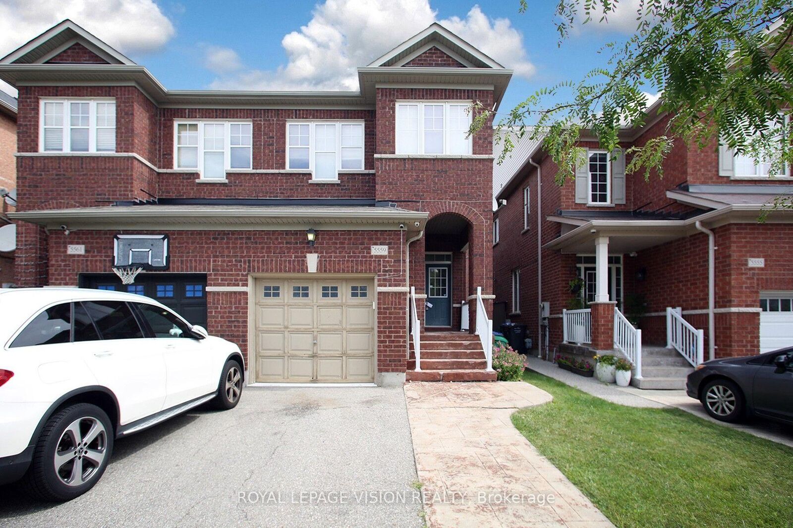 Property Photo: 5559 Bonnie Street ON L5M 0N7