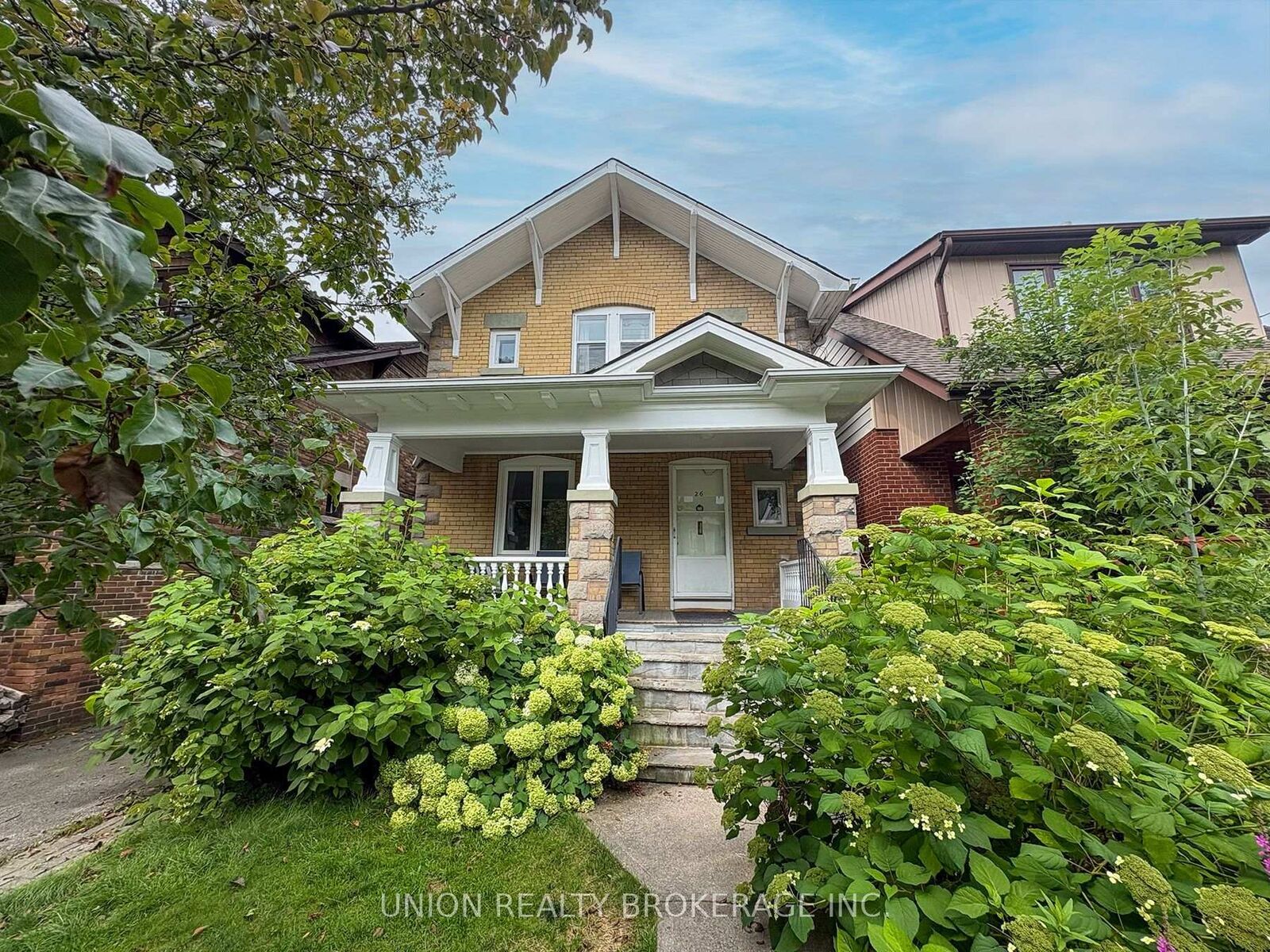 Property Photo:  26 Waverley Road  ON M4L 3T1 