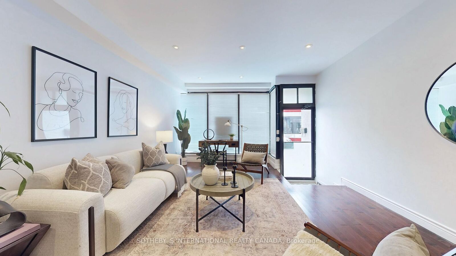 Property Photo:  1271 Gerrard Street E  ON M4L 1Y5 