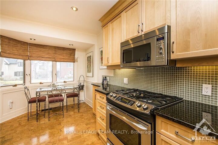 Property Photo: 522 Piccadilly Avenue ON K1Y 0H8