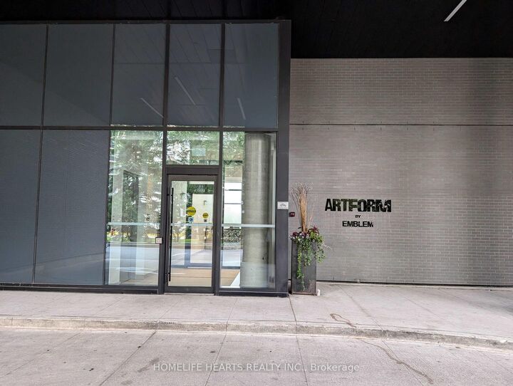 Property Photo: 86 Dundas Street E 421 ON L5A 1W4
