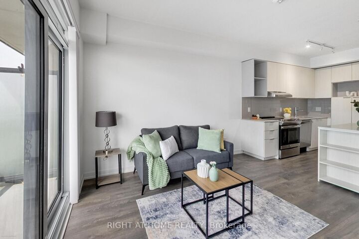 Property Photo: 2520 Eglinton Avenue W 1602 ON L5M 0Y4