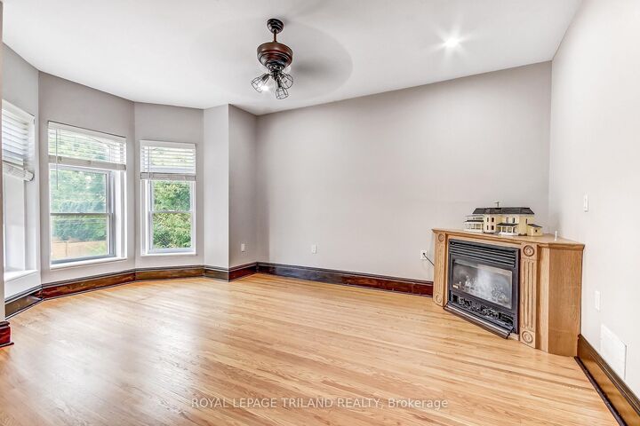 Property Photo:  33 1/2 St George Street 33 1/2  ON N5P 2L2 