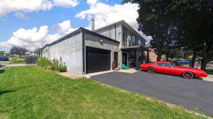 Property Photo:  22 Neames Crescent  ON M3L 1K9 