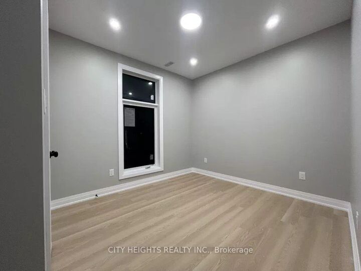 Property Photo:  10 Robins Avenue 1  ON L8H 4M7 