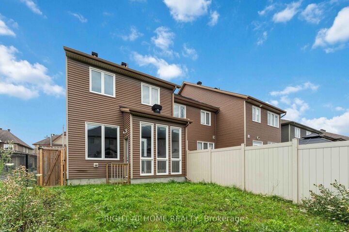Property Photo:  628 Moorpark Avenue  ON K2M 0B6 