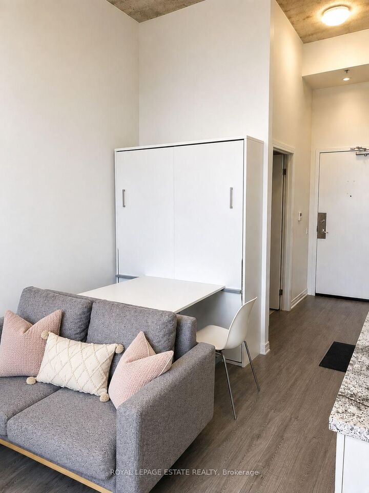 Property Photo: 1900 Simcoe Street N 835 ON L1G 4Y3