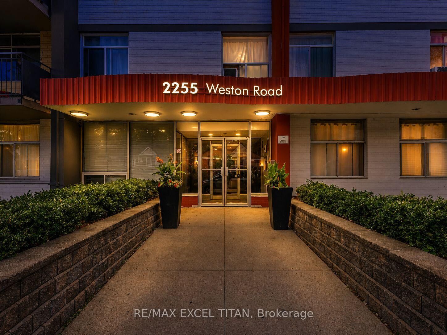 Photo de la propriété:  2255 Weston Road 802  ON M9N 1Y5 
