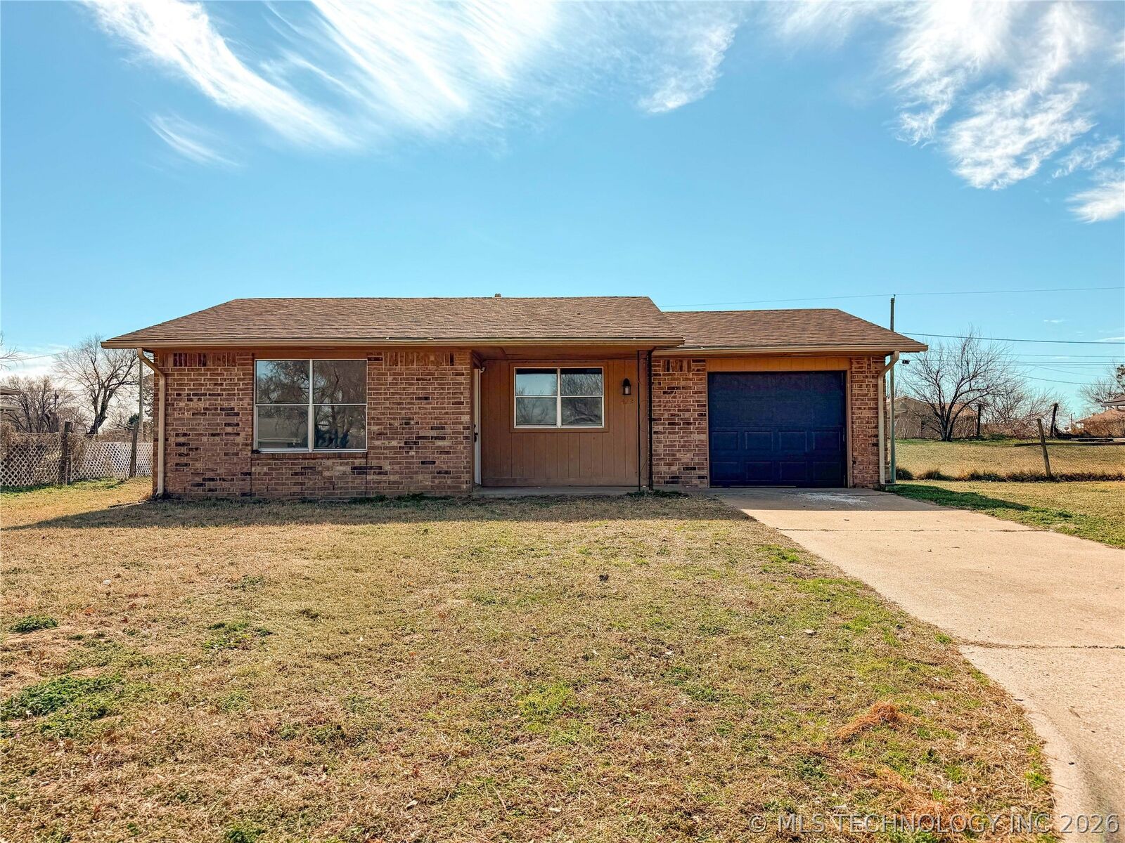 Property Photo: 422 E 24th Street OK 74447