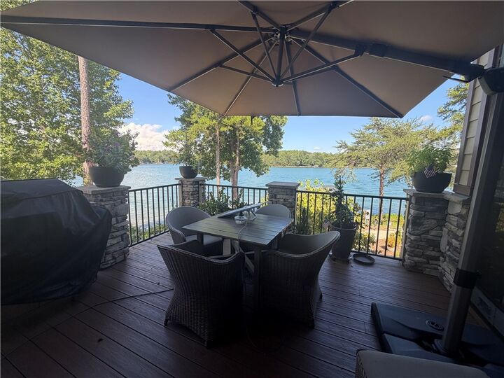 Property Photo:  564 Sunset Point Drive  SC 29696 