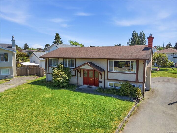 Property Photo: 3971 Cedarwood St BC V8N 3N3