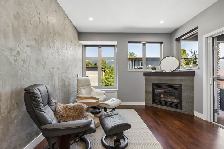Property Photo:  116 W 23rd Street 303  BC V7M 2A9 