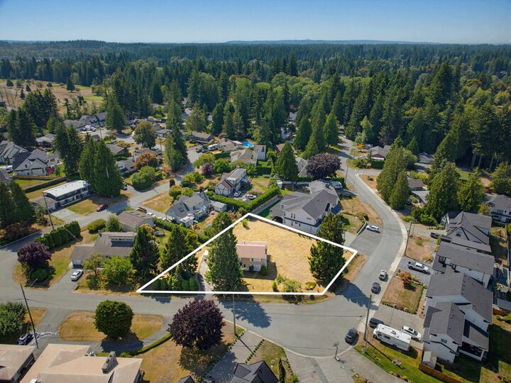 4503 Southridge Crescent — photo 1