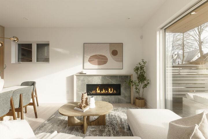 Property Photo:  2755 W 11th Avenue 1  BC V6K 2L8 