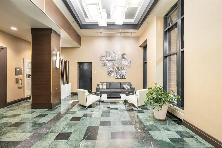 Property Photo:  289 Drake Street 1901  BC V6B 5Z5 