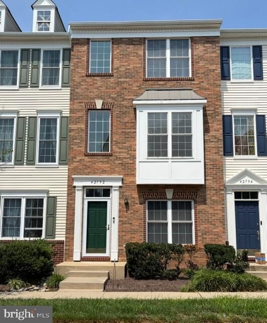 Property Photo:  42792 Sykes Terrace  VA 20152 