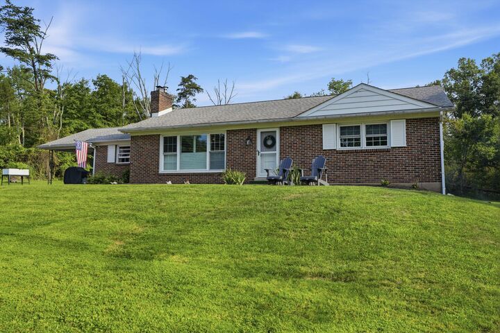 Property Photo:  2050 Price Road  PA 18073 