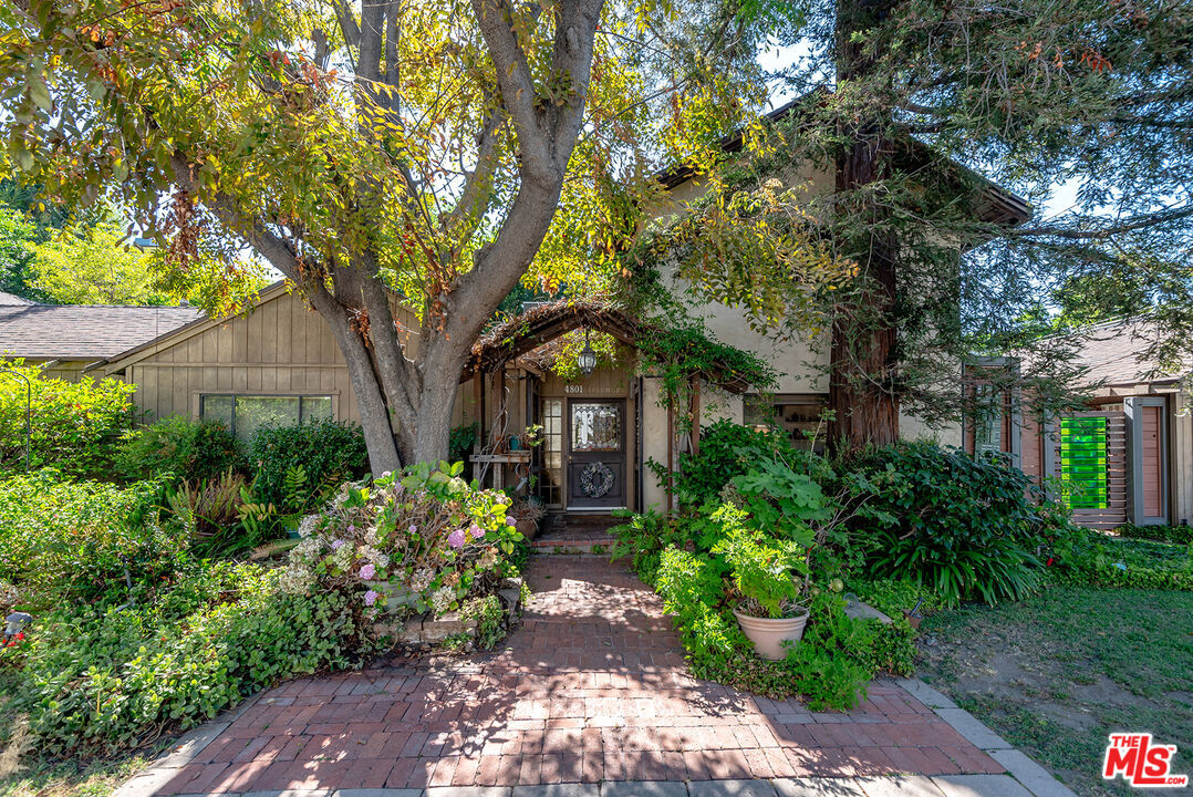 Property Photo:  15203 Camarillo St  CA 91403 